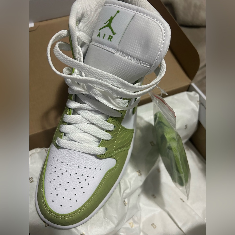 Jordan Women's Air Jordan 1 Mid SE White and Vivid Green